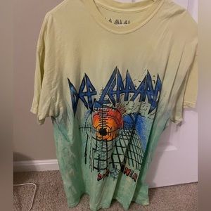 Def Leppard Graphic T-shirt